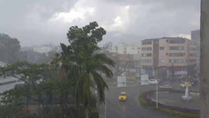 Luego de unos días de fuerte calor en el área urbana del municipio de Ibagué, llegan lluvias súbitas